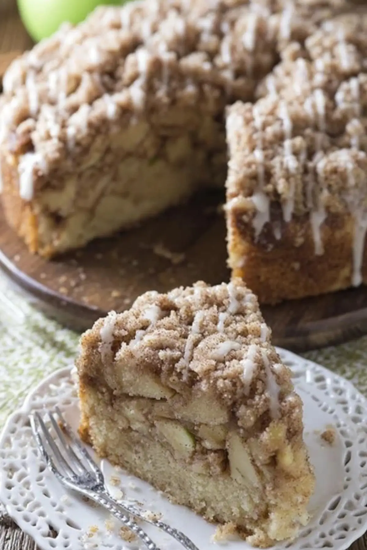 Cinnamon Apple Crumb Cake