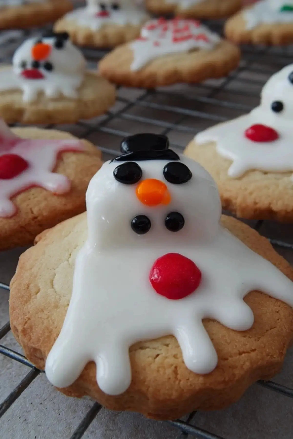 MELTED SNOWMAN BISCUITS
