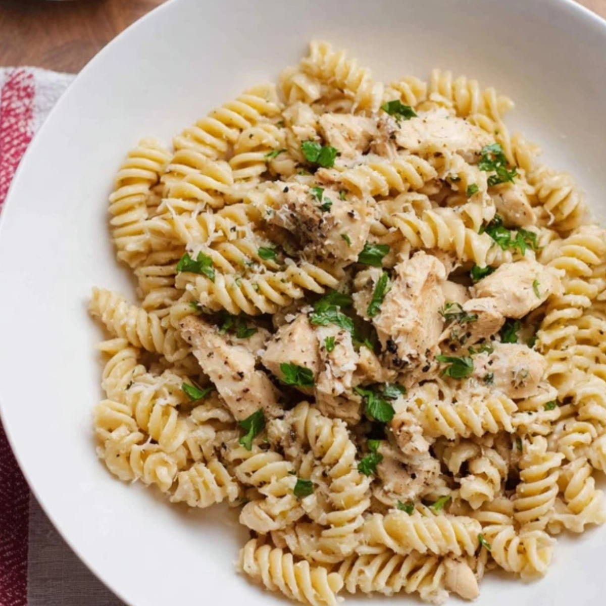 Crockpot Garlic Parmesan Chicken Pasta