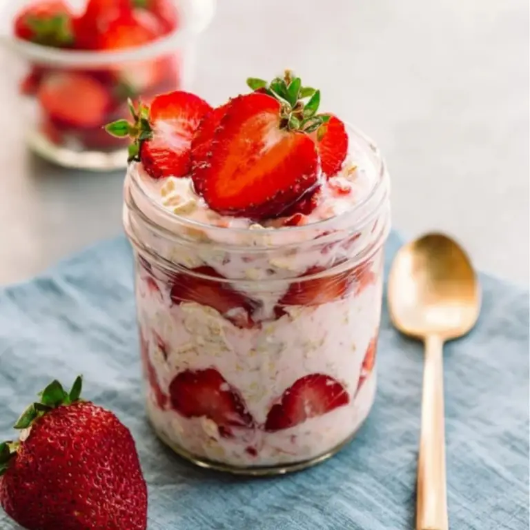 Strawberry Yogurt Overnight Oats
